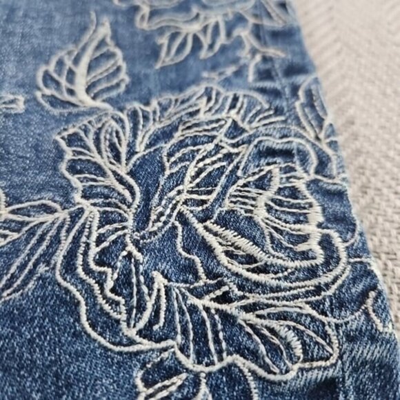 Lane Bryant Jeans 22 Girlfriend Crop Midrise Flex Magic Blue Stretch Denim NWT - Picture 2 of 16